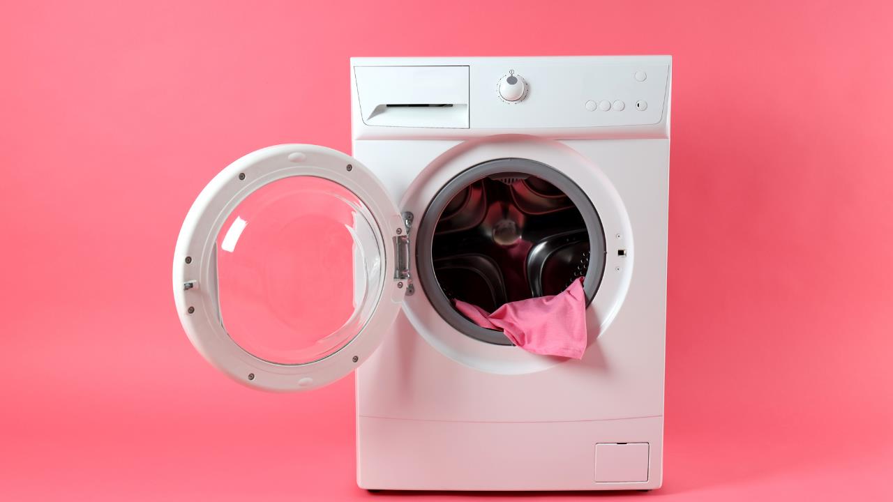 La razón por la que debes lavar tu ropa exclusivamente con agua fría, según especialistas