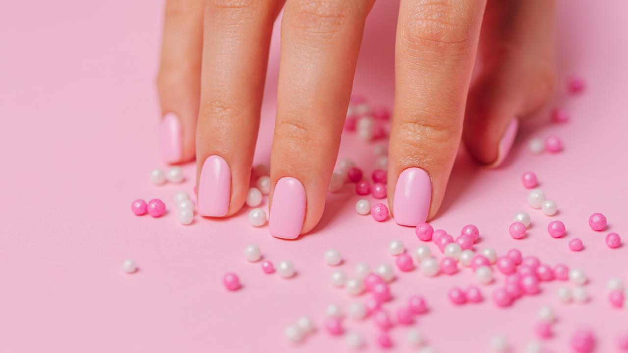 Si tienes bicarbonato de sodio, tienes un tesoro: aprende a utilizar este ingrediente para quitar los hongos de las uñas
