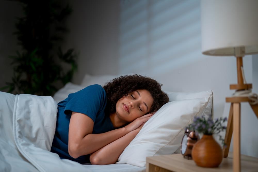 Los mejores trucos para dormir bien durante la temporada de frío en otoño | Terra México
